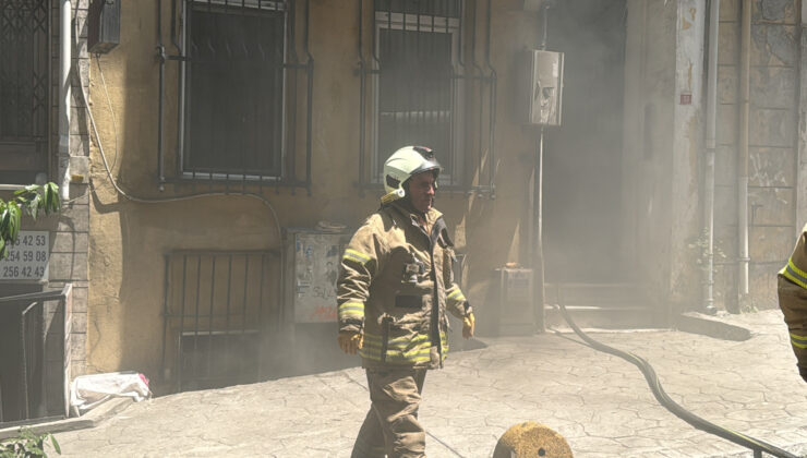 İstanbul’da prizde unutulan ütü yangına neden oldu