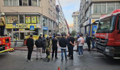 İstanbul’da restoranda başlayan yangın yanındaki iki binaya sıçradı