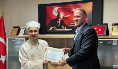 İstanbul’da tanıştığı bayan için İslamiyeti seçen İngiliz Simon