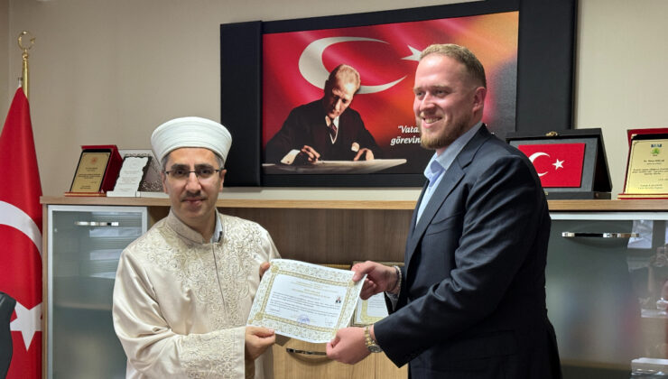 İstanbul’da tanıştığı bayan için İslamiyeti seçen İngiliz Simon