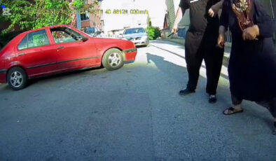 İstanbul’da trafikte tartıştığı şoföre kızının yanında bıçak çekti