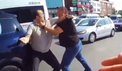 İstanbul’da yol verme tartışması yüzünden birbirlerine girdiler