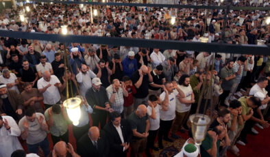 İstanbul’daki mescitlerde bayram namazı kılındı