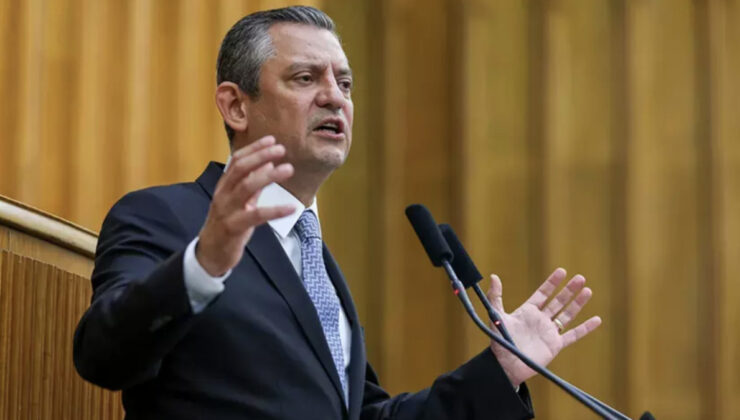 İzmir çöpe teslim oldu: Özgür Özel hususa değinmedi