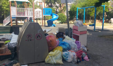 İzmir’de çöp dağları vatandaşı isyan ettirdi