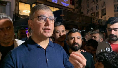 İzmir’de grev krizi: Cemil Tugay, DİSK üyeleriyle tartıştı