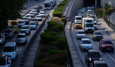 İzmir’de grev trafiği: Belediye çalışanları kontak kapattı yollar kilitlendi