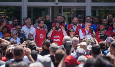İzmir’de greve çıkan emekçilerden, ‘DİSK kayyum için uğraşıyor’ diyen Nevşin Mengü’ye reaksiyon