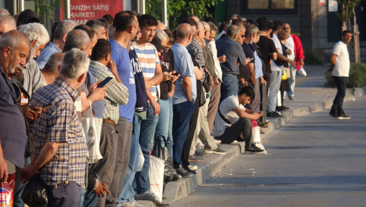 İzmir’de personeller greve çıktı: Otobüs duraklarında yoğunluk oluştu