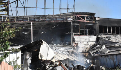 İzmir’de plastik sandalye fabrikasında yangın