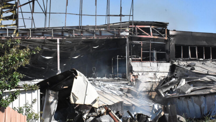 İzmir’de plastik sandalye fabrikasında yangın