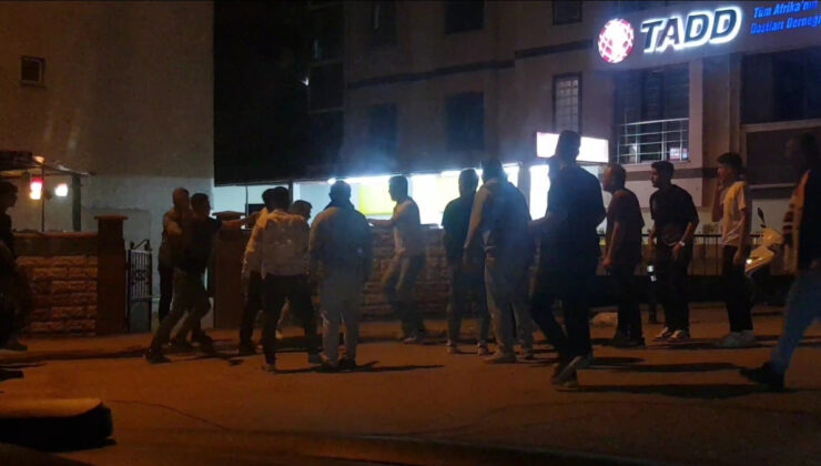 Karabük’te ‘omuz atma’ arbedesinde ıstaka, tekme ve yumruklar havada uçuştu