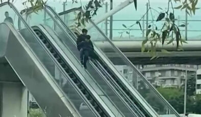 Kocaeli’de yürüyen merdiveni adeta lunapark aletine çevirdiler