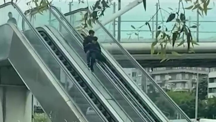 Kocaeli’de yürüyen merdiveni adeta lunapark aletine çevirdiler