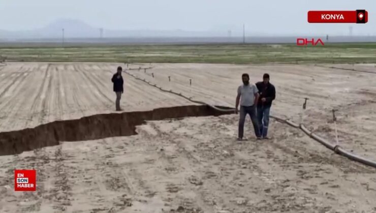 Konya Karapınar’da ağır yağmur sonrası tarlada yüzey yarığı oluştu