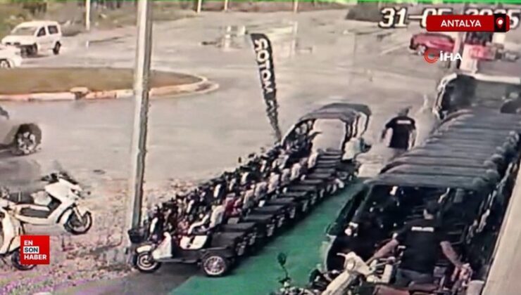 Manavgat’ta kavşakta kaza: Araba devrildi, şoför alkollü çıktı