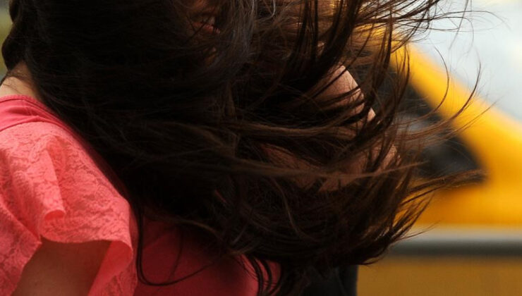 Mevsim geçişlerinin saçlara tesiri: Saç dökülmesinin arttığı devirler