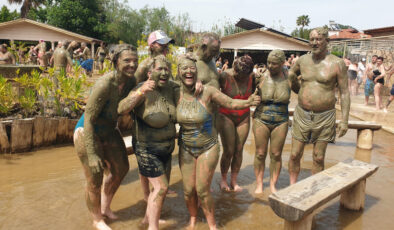 Muğla’da çamur banyosu turistlerin ilgisini çekiyor