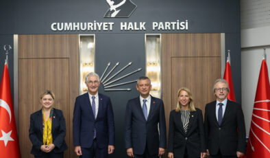 Özgür Özel, Fransız senatörleri kabul etti