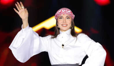 Şanlıurfa’da konser veren Ebru Yaşar’a ağır ilgi: Puşi ile sahneye çıktı