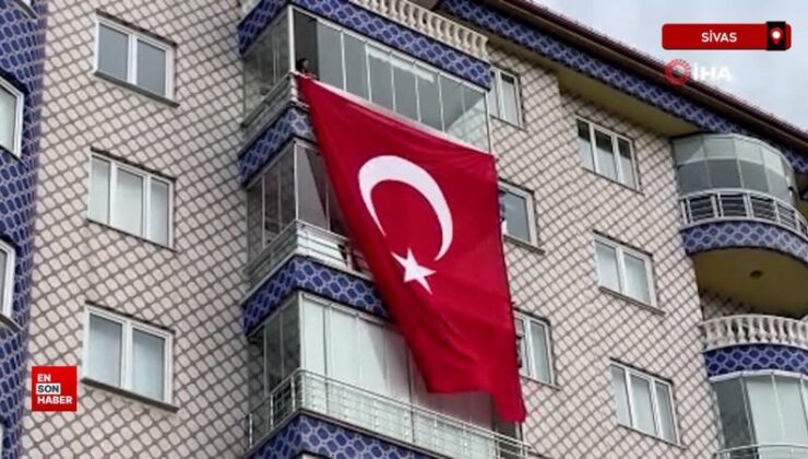 Sivas’a şehit ateşi düştü, baba ocağına Türk bayrağı asıldı