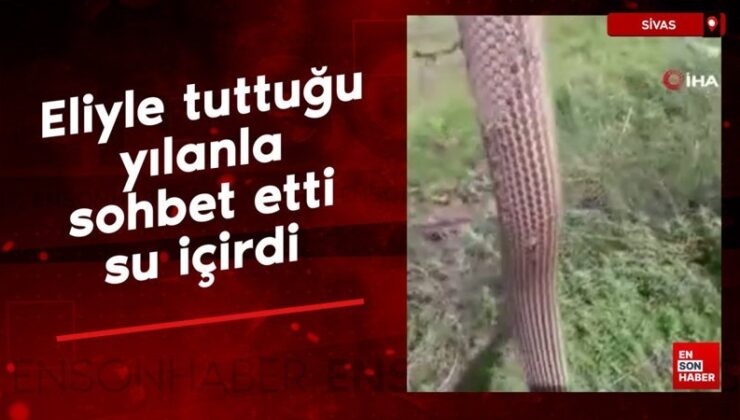Sivas’ta eliyle tuttuğu yılanla sohbet etti, su içirdi