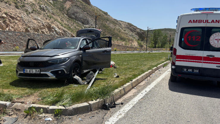 Sivas’ta iki araba çarpıştı: 6 yaralı