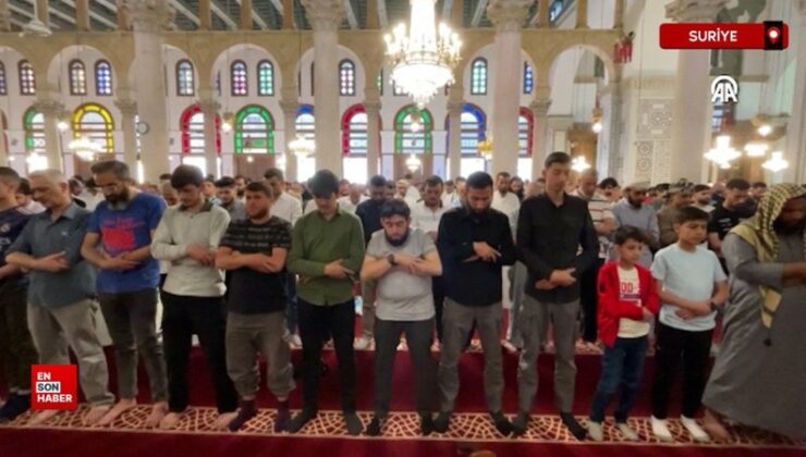 Suriye’de Baas rejiminin yıkılmasının akabinde birinci Kurban Bayramı namazı kılındı
