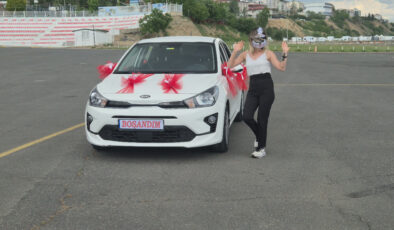 Tekirdağ’da eşinden boşandı sokakta maskeli kutlama yaptı