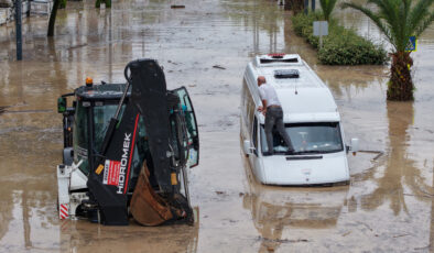 Trabzon’da eski devlet kıyı yolu sular altında