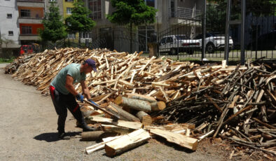 Trabzon’da odun kırarak ayda 80 bin TL kazanıyor