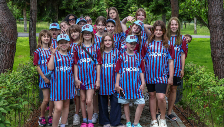 Trabzonsporlu oyuncular, Ukraynalı çocuklarla buluştu