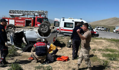Van’da iki araç baş başa çarpıştı