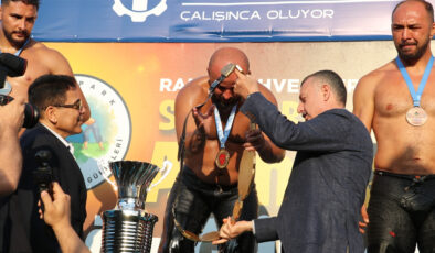 17. Sekapark Altın Kemer Yağlı Güreşleri’nde başpehlivan Orhan Okulu oldu