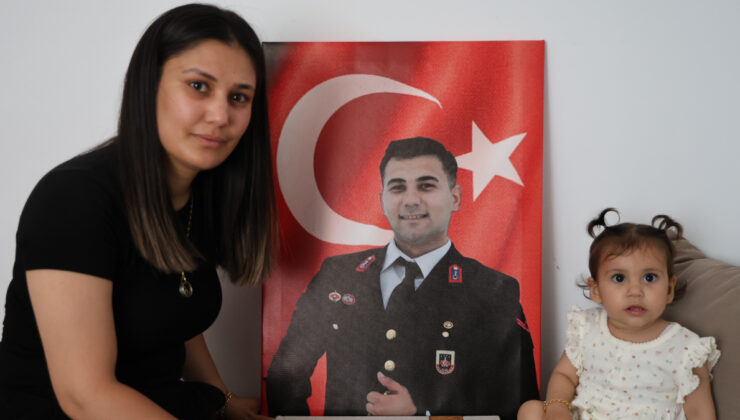 Adana’da duygulandıran öykü: 13 aylık kızına şehit eşini tanıtmaya çalışıyor