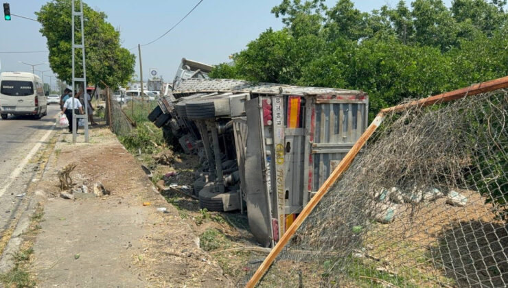 Adana’da kamyona çarpan tır zincirleme kazaya sebep oldu