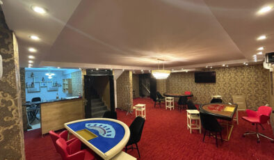 Adana’da okul bitişiğinde kumarhane açtılar: Tavandan cephanelik çıktı