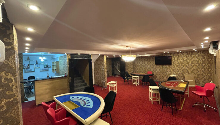 Adana’da okul bitişiğinde kumarhane açtılar: Tavandan cephanelik çıktı