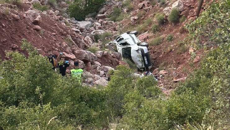 Adıyaman’da hafif ticari araç uçuruma yuvarlandı: 1 meyyit 1 yaralı