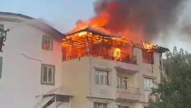 Adıyaman’da mangal ateşi konutu yaktı