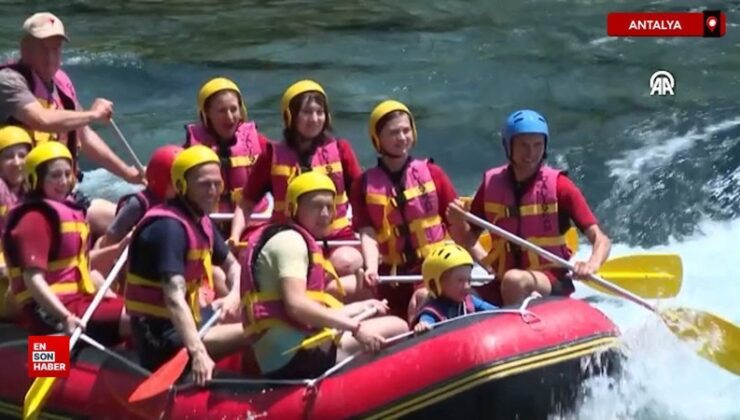 Adrenalin tutkunları Köprüçay’da rafting heyecanı yaşıyor