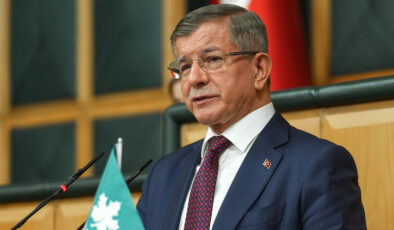 Ahmet Davutoğlu: Gazze’ye çıplak ayakla yürümeye hazırım