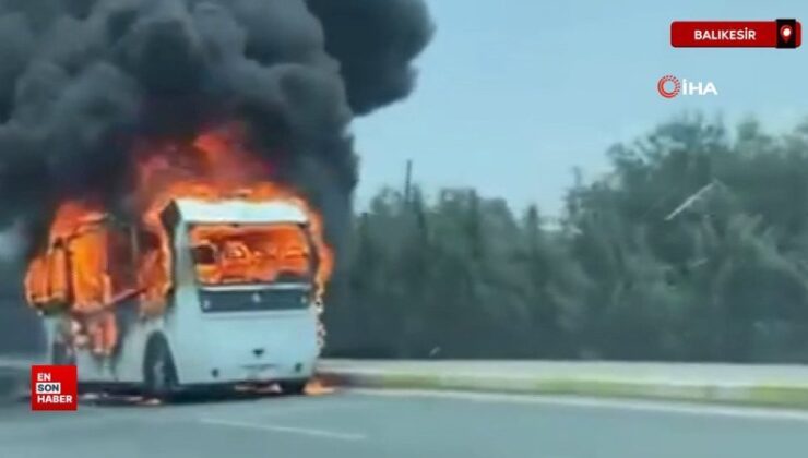 Alevlere teslim olan yolcu minibüsü Balıkesir’de küle döndü