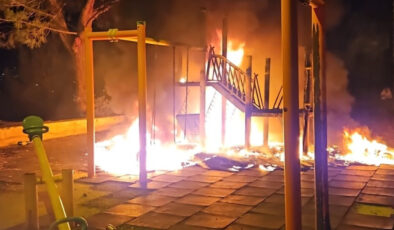 Amasya’da çocuk parkı alev alev yandı