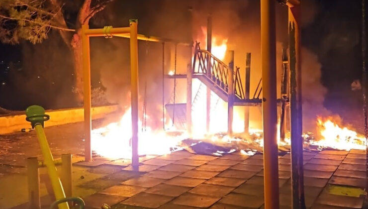 Amasya’da çocuk parkı alev alev yandı