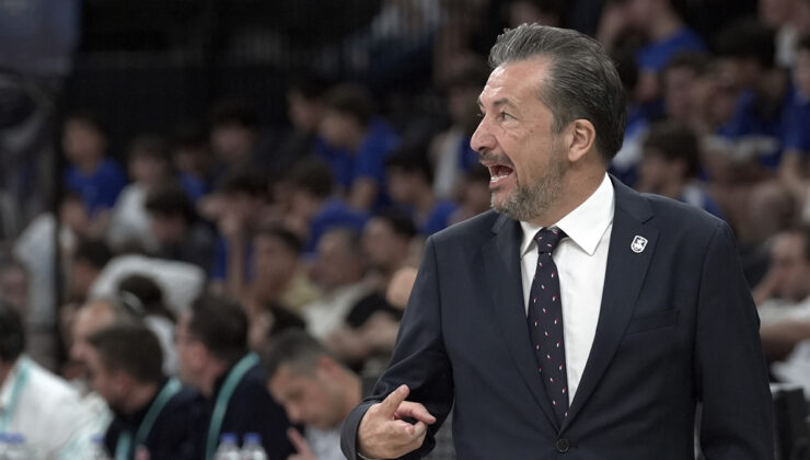 Anadolu Efes’te Luca Banchi devri sona erdi