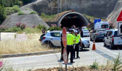 Antalya-Kemer yolunda feci kaza: 2 meyyit