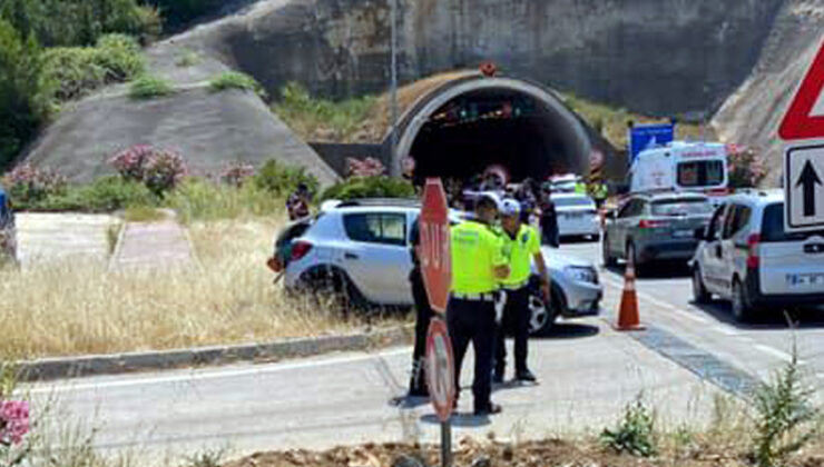 Antalya-Kemer yolunda feci kaza: 2 meyyit