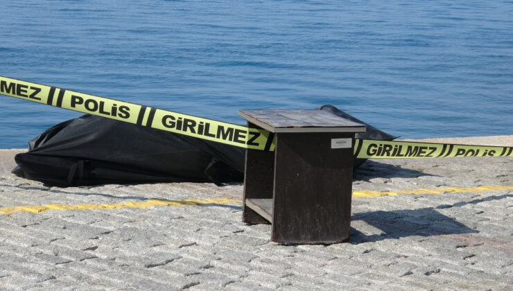 Antalya’da görüntü izleyen vatandaşlar fark etti: Denizde erkek cesedi bulundu