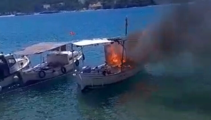 Antalya’da yanan tekneye hortum, jet ski ve flyboard ile müdahale